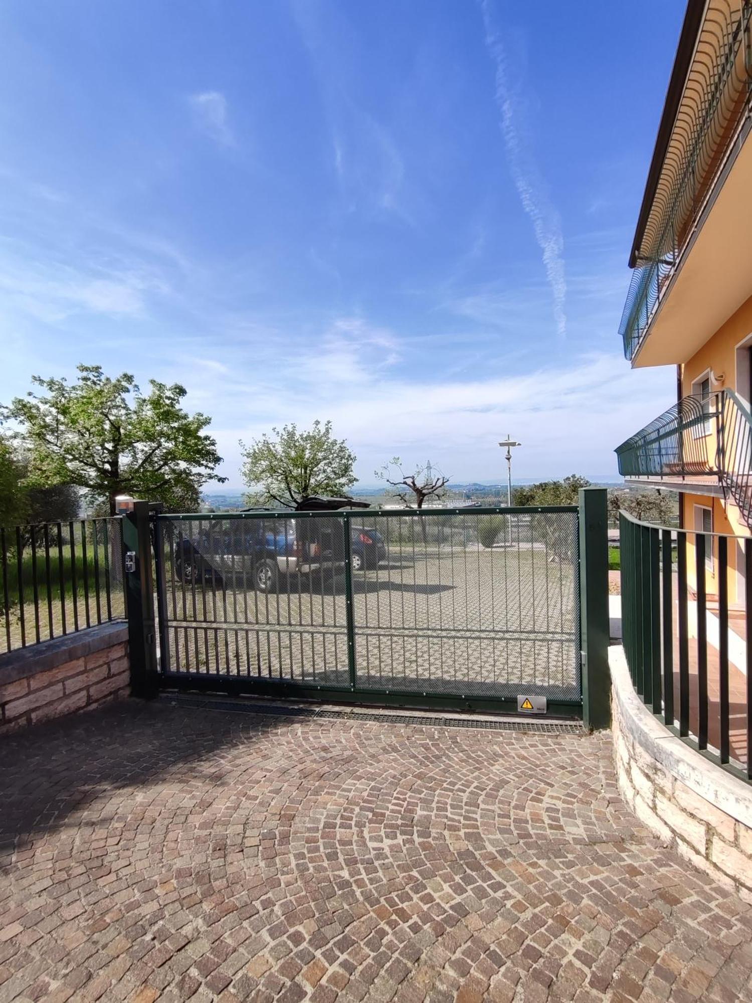 Nice Apartments Lake View & Free Parking Pastrengo Exteriör bild