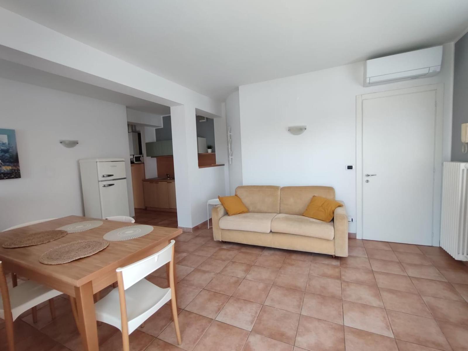 Nice Apartments Lake View & Free Parking Pastrengo Exteriör bild